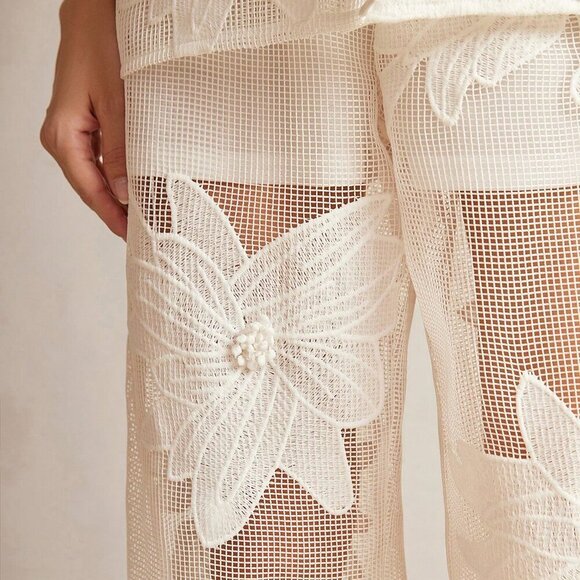 White Casual Women's Set French Romantic Hollow Embroidery Floral Outfit - Picture 7 of 15